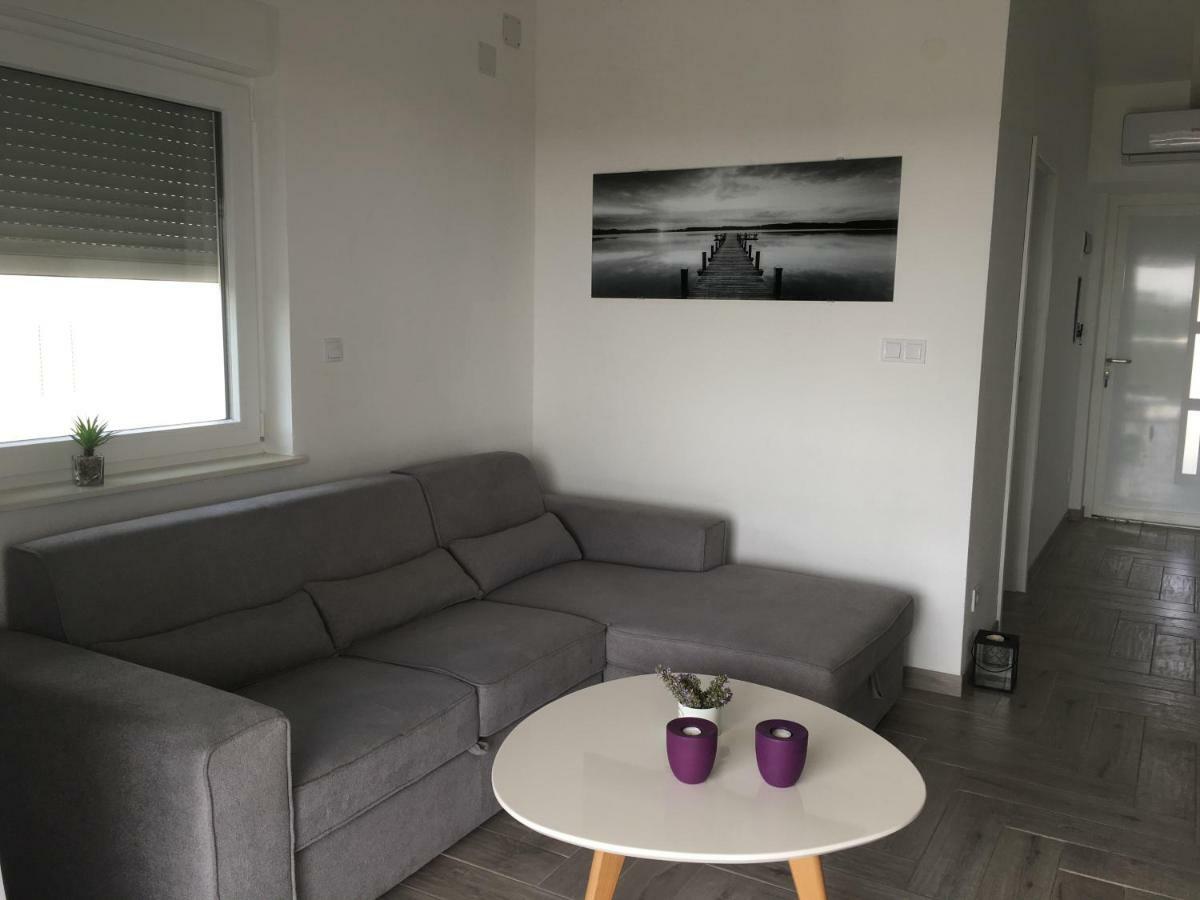 Ada Vis Apartments Buitenkant foto