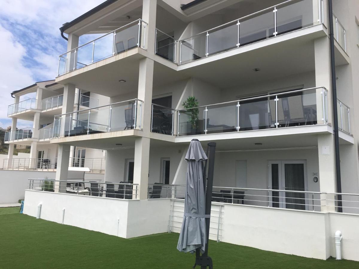 Ada Vis Apartments Buitenkant foto